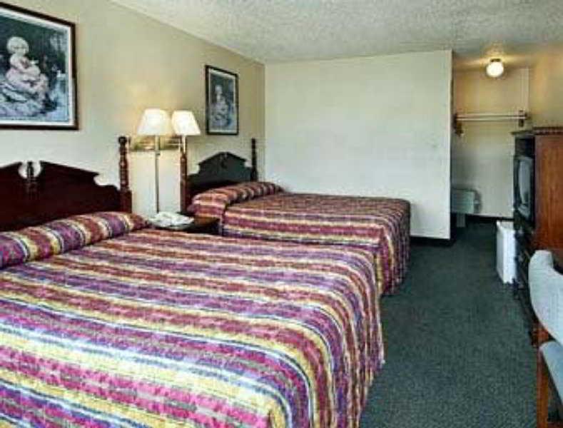 Super 8 By Wyndham Panama City Room photo